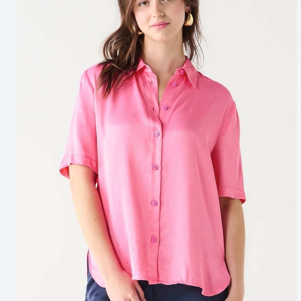 Women's Short-Sleeve Button-Down Shirt in Pink